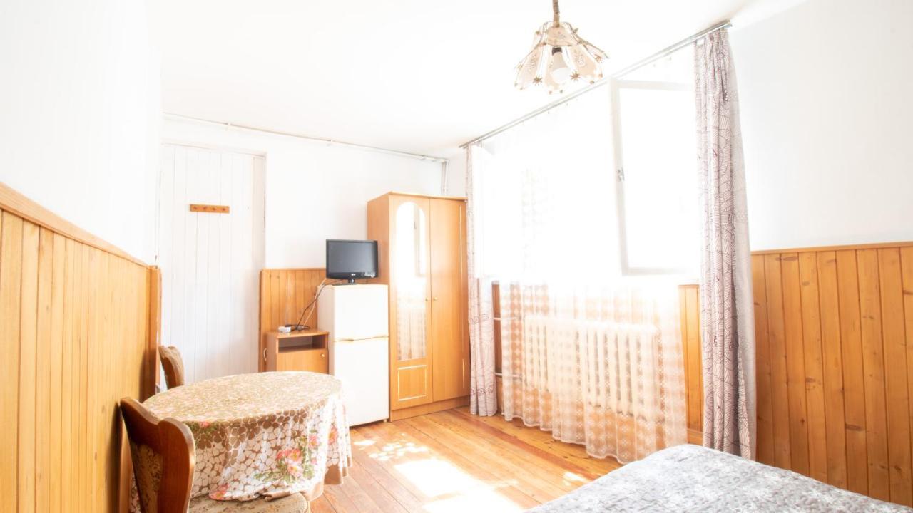 シフィノウイシチェPokoje U Lidiiアパートメント エクステリア 写真